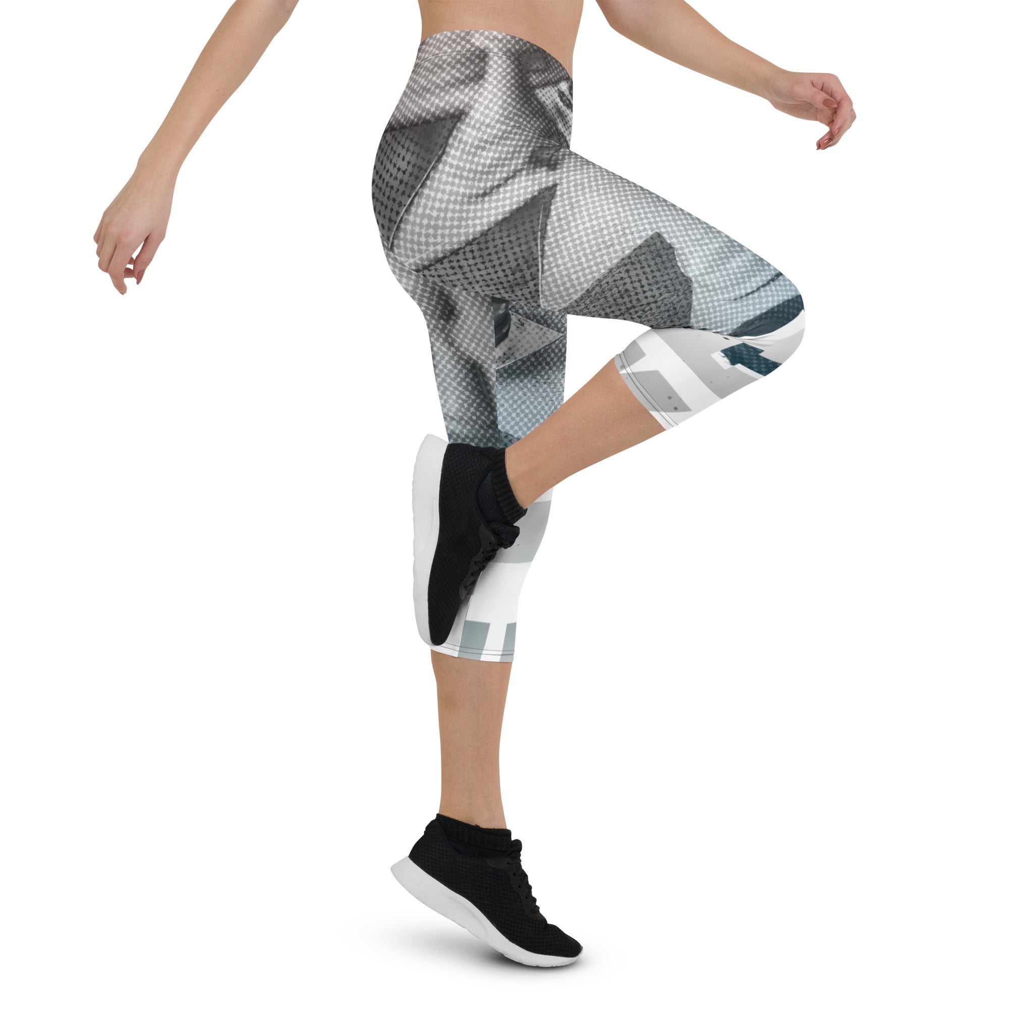 Abstract Octopus - Capri Leggings
